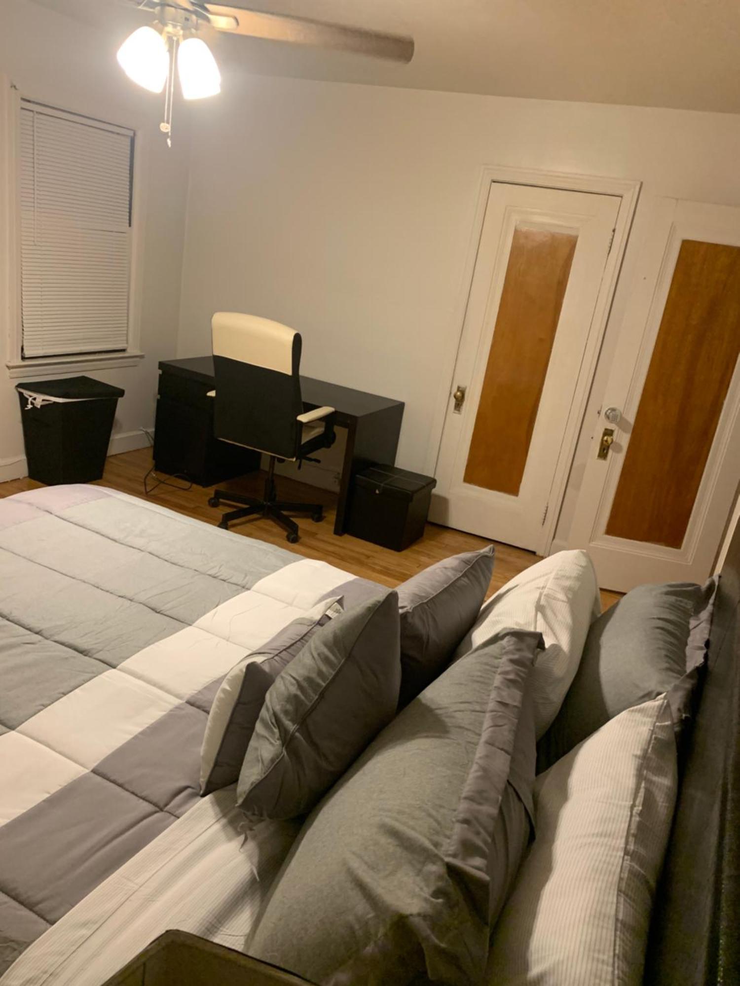 Master Bedroom In Home Away From Home Detroit Buitenkant foto